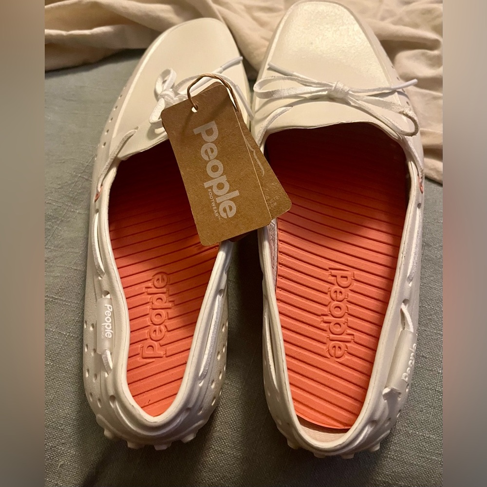People White Casual Shoes. Water proof. Women Size 9. Men Size 7